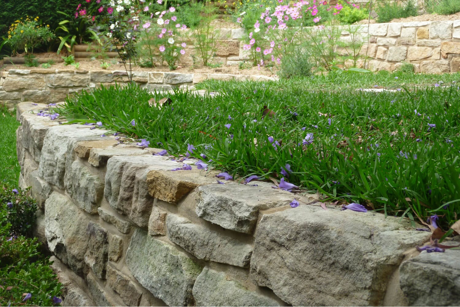 sandstone retaining wall