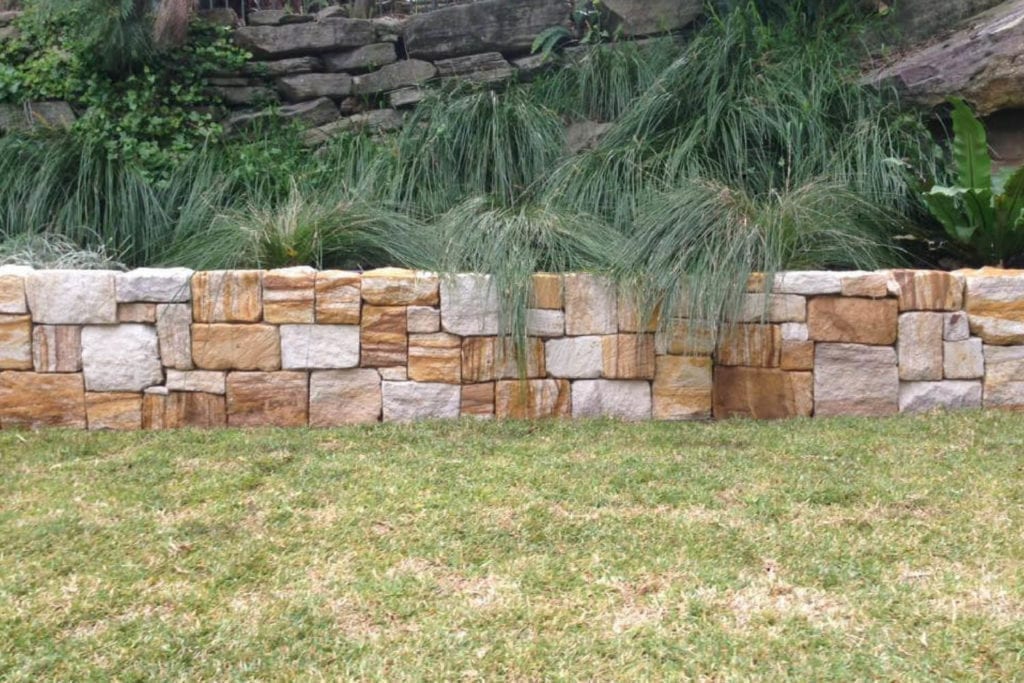 sandstone wall, construction